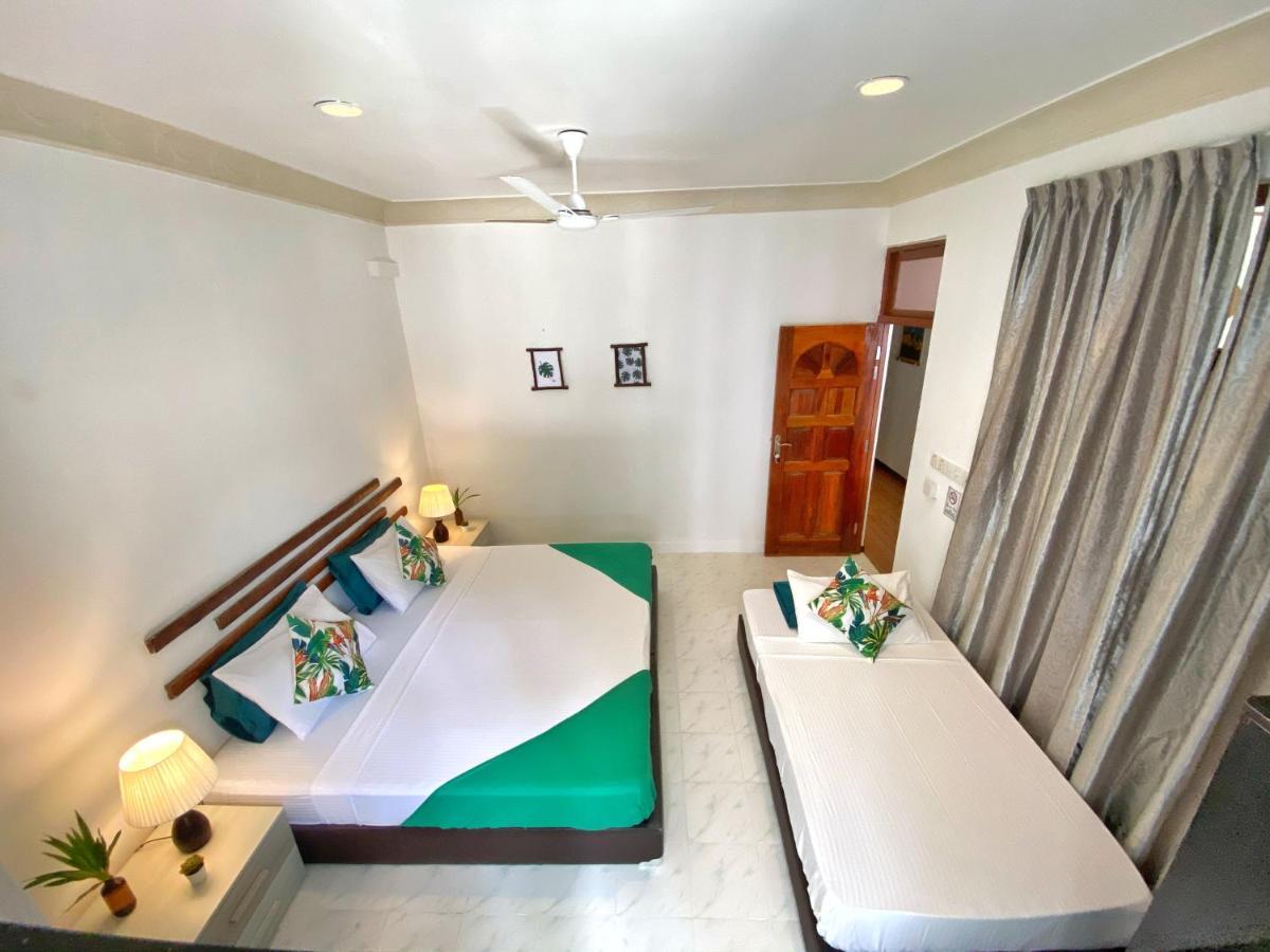 Ocean Breeze Maldives Hotel Thulusdhoo Exterior foto