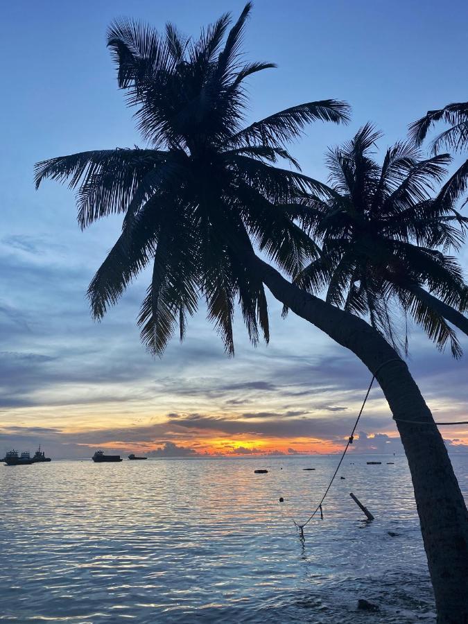 Ocean Breeze Maldives Hotel Thulusdhoo Exterior foto