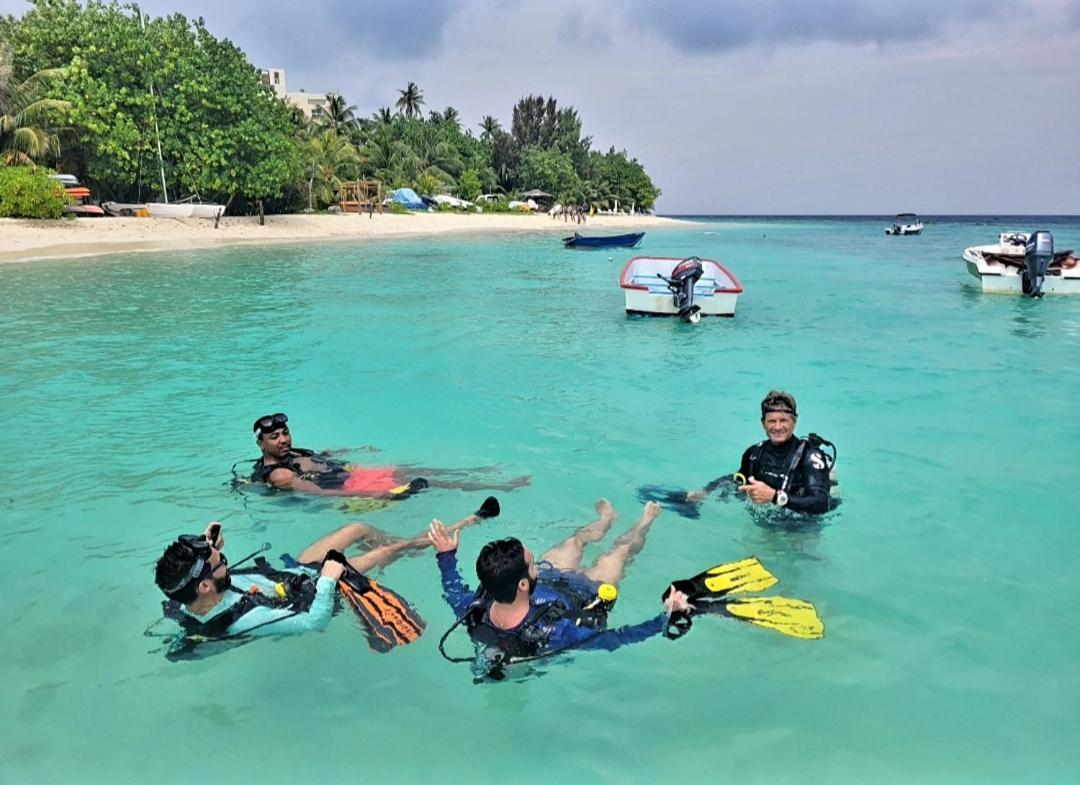 Ocean Breeze Maldives Hotel Thulusdhoo Exterior foto