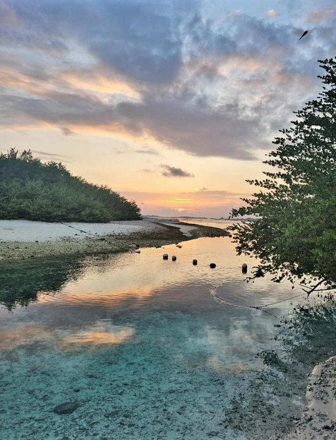 Ocean Breeze Maldives Hotel Thulusdhoo Exterior foto